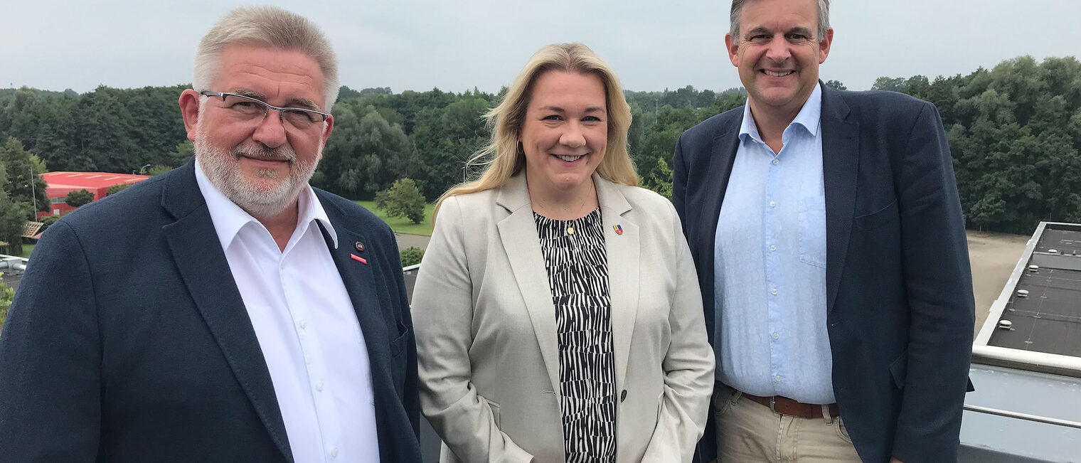 Kammerpräsident Detlef Bade, CDU-Landtagsabgeordnete Melanie Reinecke und stv. Hauptgeschäftsführer Matthias Steffen (v. l.)